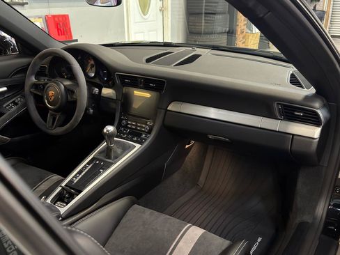Used 2018 Porsche 911 GT3 RWD image 18