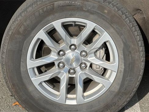 Used 2024 Chevrolet Suburban LT image 43