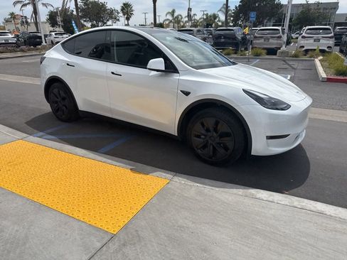 Used 2024 Tesla Model Y Long Range image 33