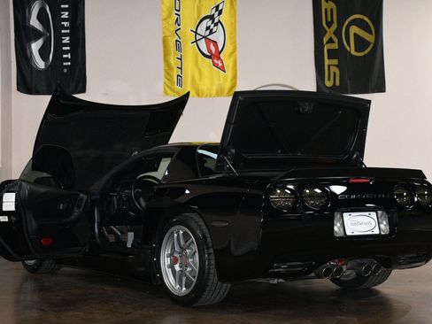 Used 2003 Chevrolet Corvette Z06 w/ Memory Package, 3 Drivers RWD image 92
