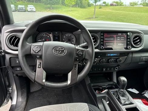 Used 2023 Toyota Tacoma TRD Off-Road w/ Technology Package AWD/4WD image 17