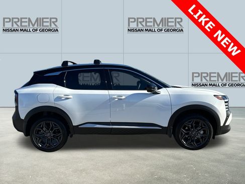 Used 2026 Nissan Kicks SR w/ Illumination Package image 4