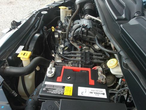 Used 2010 Dodge Grand Caravan SXT FWD image 39