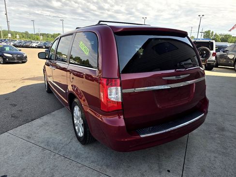 Used 2016 Chrysler Town & Country Touring w/ Driver Convenience Group image 7