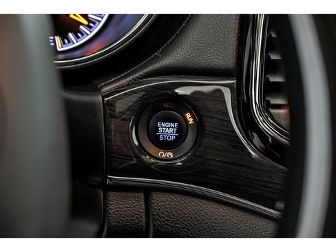 Used 2020 Jeep Grand Cherokee Overland AWD/4WD image 22