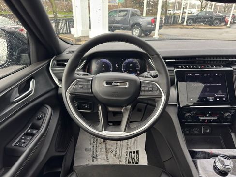 Used 2023 Jeep Grand Cherokee Altitude image 35