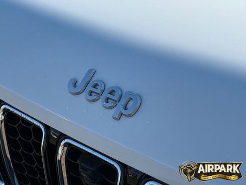 New 2025 Jeep Grand Cherokee Overland w/ Adv Protech Group III AWD/4WD image 12