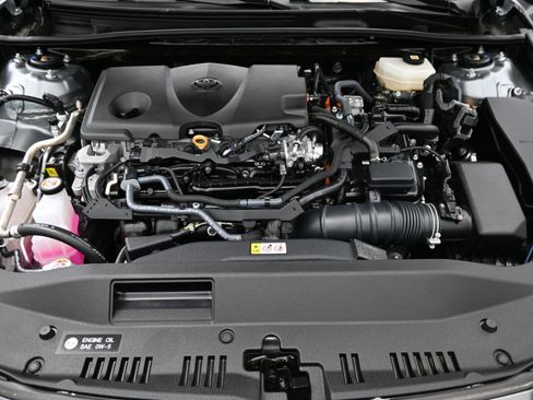 Used 2025 Toyota Camry SE FWD image 19