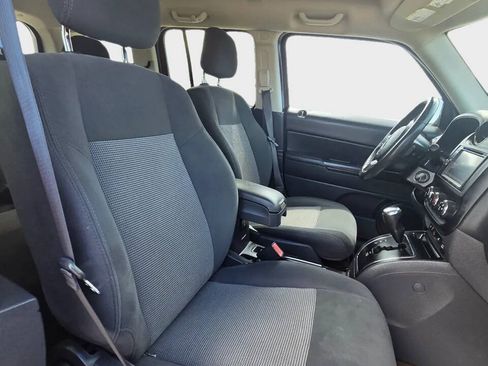 Used 2017 Jeep Patriot Latitude FWD image 11