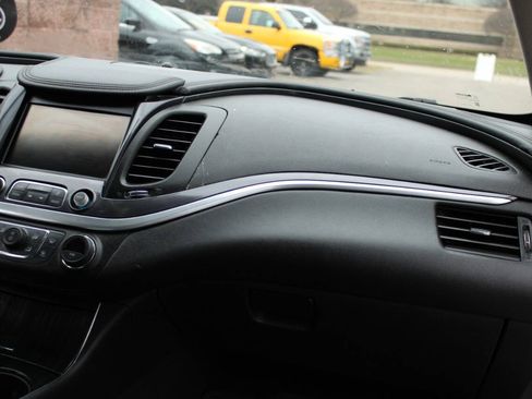 Used 2019 Chevrolet Impala LT FWD image 11