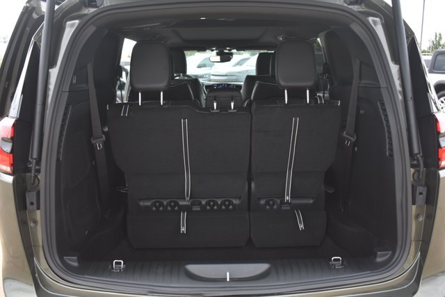 New 2027 Chrysler Pacifica Limited AWD/4WD image 19