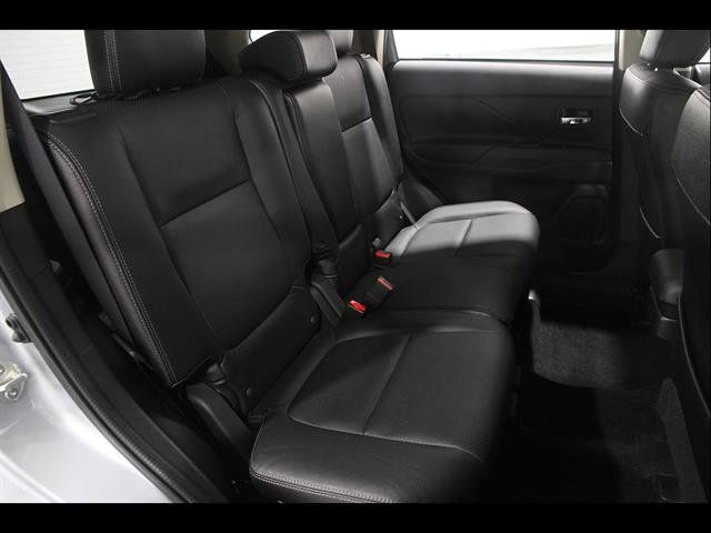 Used 2017 Mitsubishi Outlander GT AWD/4WD image 19