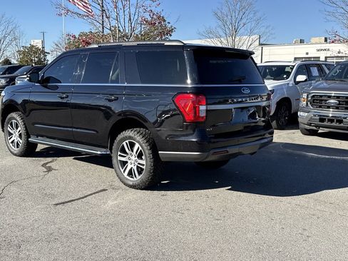 Used 2022 Ford Expedition XLT image 3
