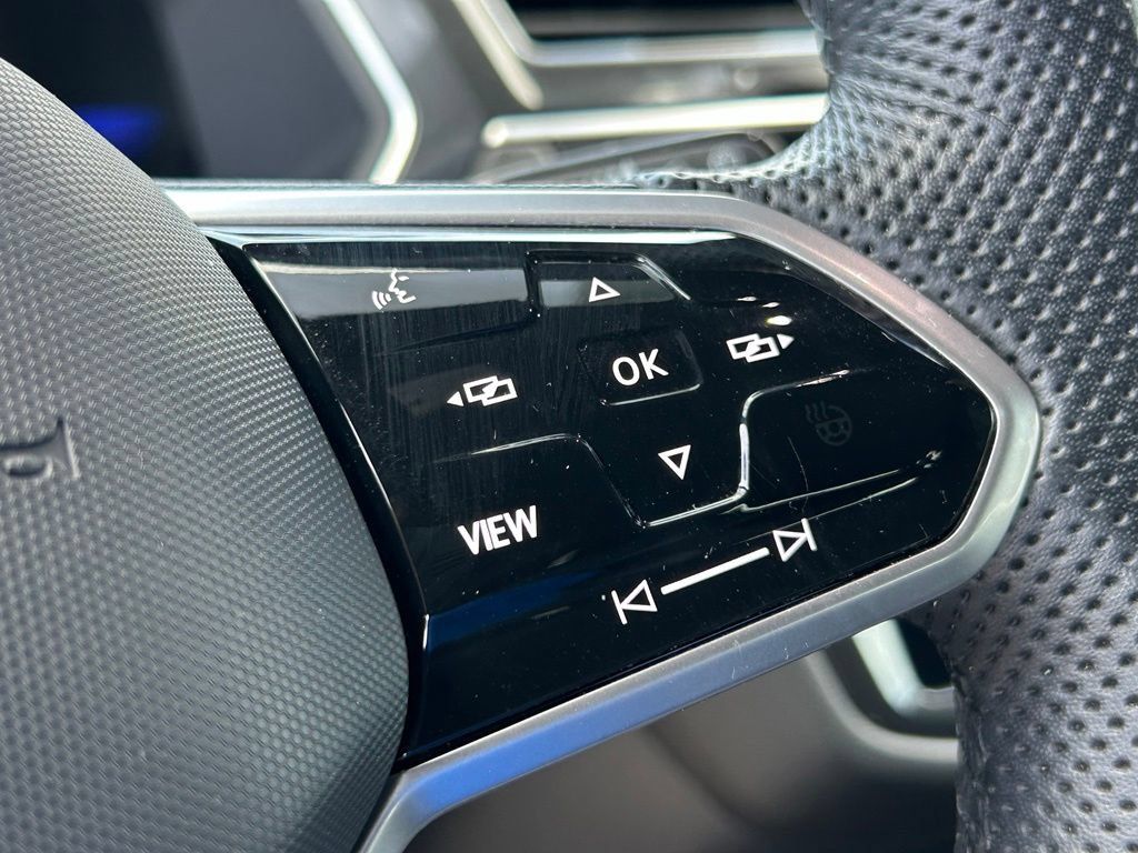 Certified 2023 Volkswagen Tiguan SE R-Line FWD image 21