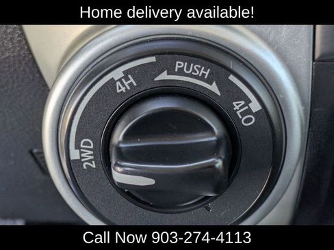 Used 2018 Nissan Titan SV w/ SV Convenience Package image 17