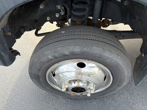 Used 2015 Ford F550 4x4 Crew Cab Super Duty image 5