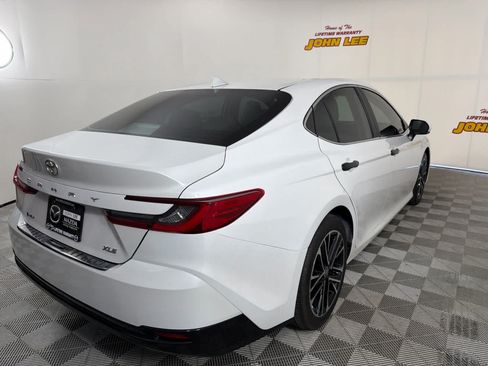 Used 2025 Toyota Camry XLE FWD image 7