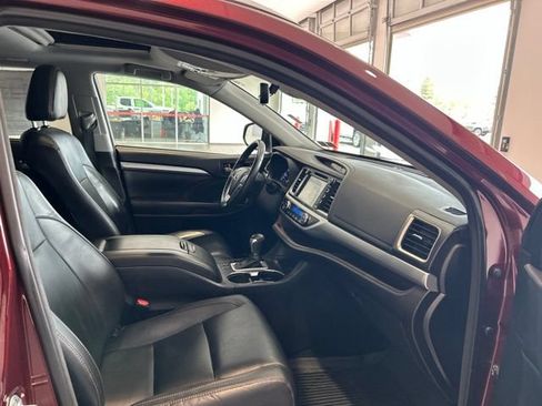 Used 2017 Toyota Highlander XLE AWD/4WD image 19