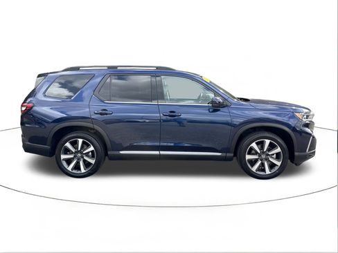Used 2023 Honda Pilot Touring image 2