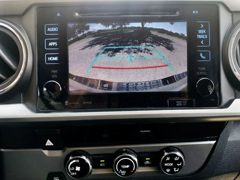 Used 2017 Toyota Tacoma TRD Sport image 23