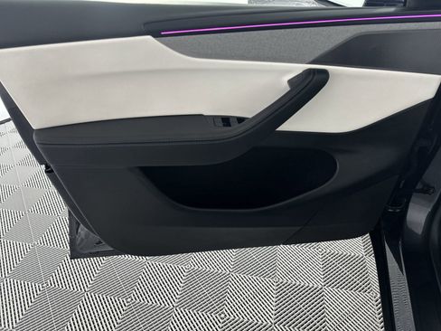 Used 2026 Tesla Model Y 2WD image 29