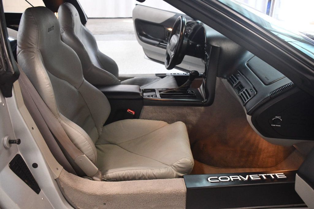 Used 1996 Chevrolet Corvette Coupe RWD image 26
