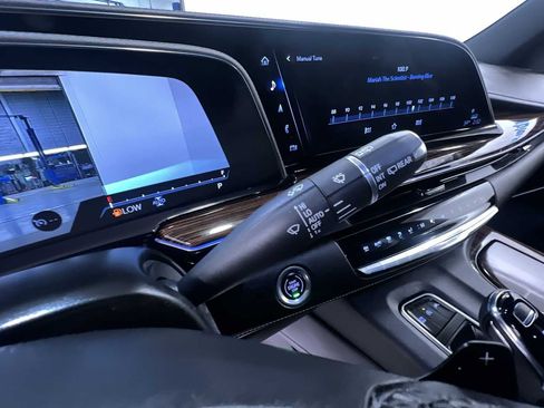 Used 2023 Cadillac Escalade Premium Luxury image 19