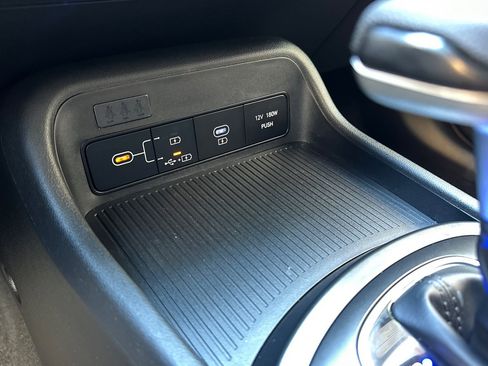 Used 2024 Hyundai Kona SE image 28