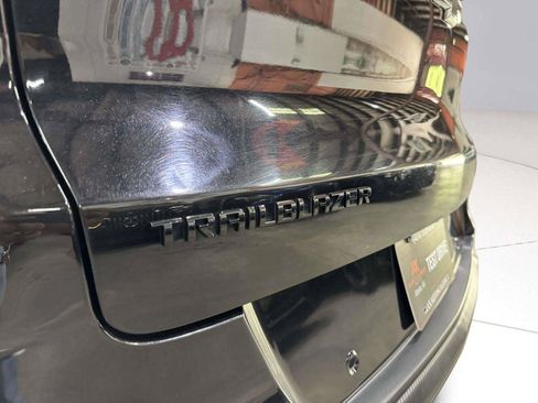 Used 2021 Chevrolet TrailBlazer RS w/ Sun and Liftgate Package FWD image 18