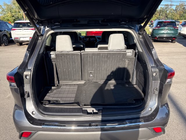 Used 2022 Toyota Highlander Platinum AWD/4WD image 9