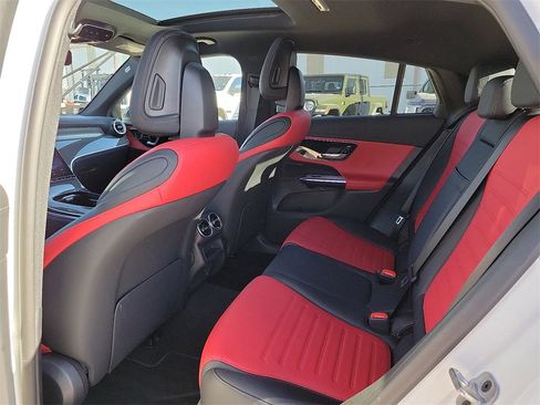 Used 2025 Mercedes-Benz GLC 300 4MATIC image 16