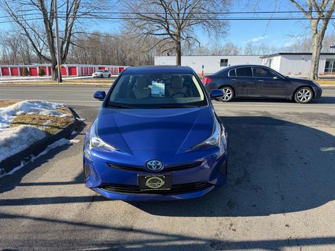 Used 2016 Toyota Prius Two image 2
