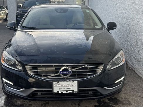 Used 2016 Volvo S60 T5 Inscription Platinum image 3