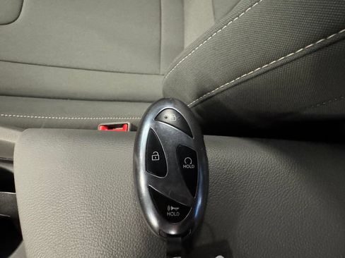 Used 2025 Hyundai Elantra Sport FWD image 17