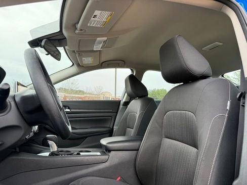 Used 2025 Nissan Altima 2.5 SV image 26