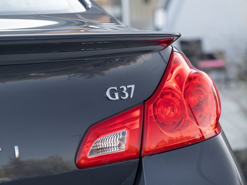 Used 2011 INFINITI G37 Journey w/ Premium Pkg image 26