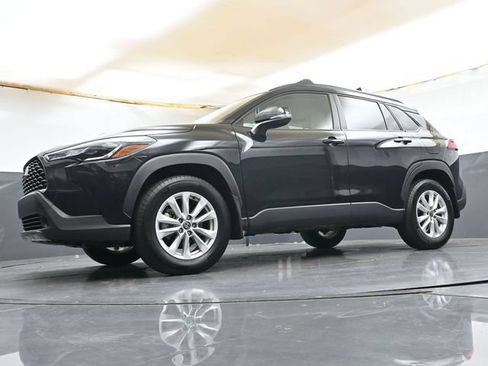Used 2025 Toyota Corolla Cross LE AWD/4WD image 30