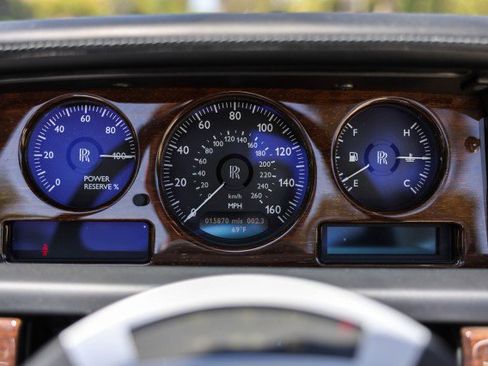 Used 2015 Rolls-Royce Phantom Drophead Coupe image 21