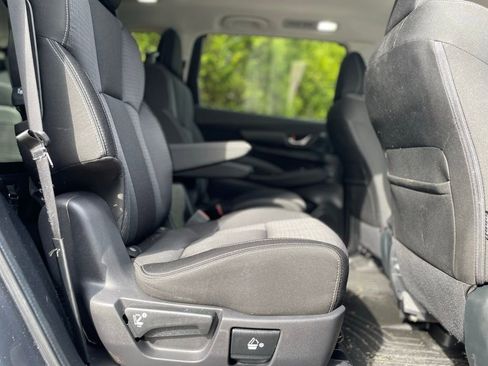 Used 2023 Subaru Ascent Premium w/ Convenience Package image 18