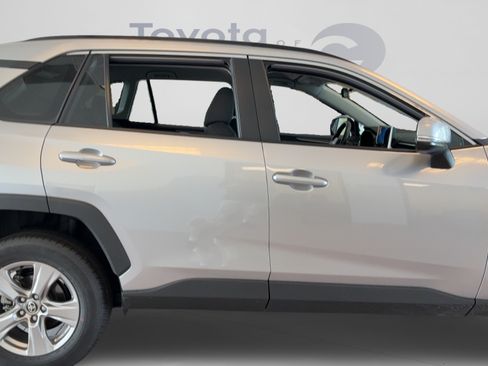 Certified 2025 Toyota RAV4 XLE FWD image 33
