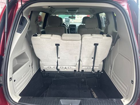 Used 2014 Dodge Grand Caravan SXT w/ UConnect Hands-Free Group FWD image 14