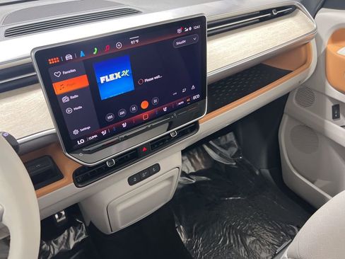 New 2025 Volkswagen ID. Buzz Pro S Plus image 17