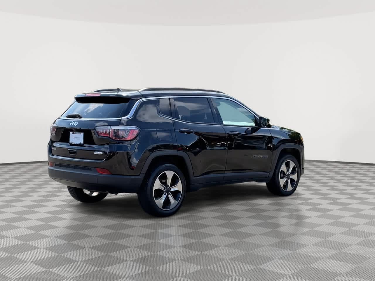 Used 2018 Jeep Compass Latitude w/ Cold Weather Group AWD/4WD image 8
