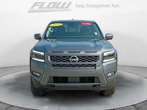 Used 2025 Nissan Frontier SL AWD/4WD image 2
