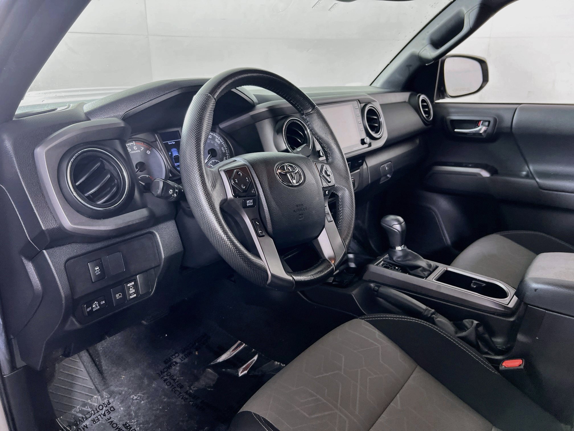 Used 2022 Toyota Tacoma TRD Sport AWD/4WD image 9