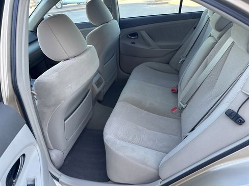 Used 2011 Toyota Camry LE image 14