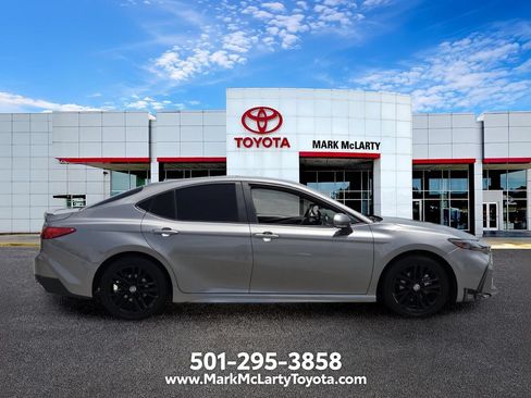 Used 2025 Toyota Camry SE FWD image 6