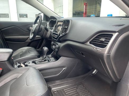 Used 2021 Jeep Cherokee Limited AWD/4WD image 23