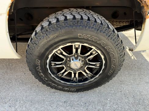 Used 2001 Chevrolet Silverado 1500 2WD Regular Cab image 9