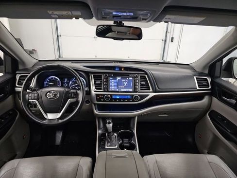 Used 2014 Toyota Highlander Limited image 34